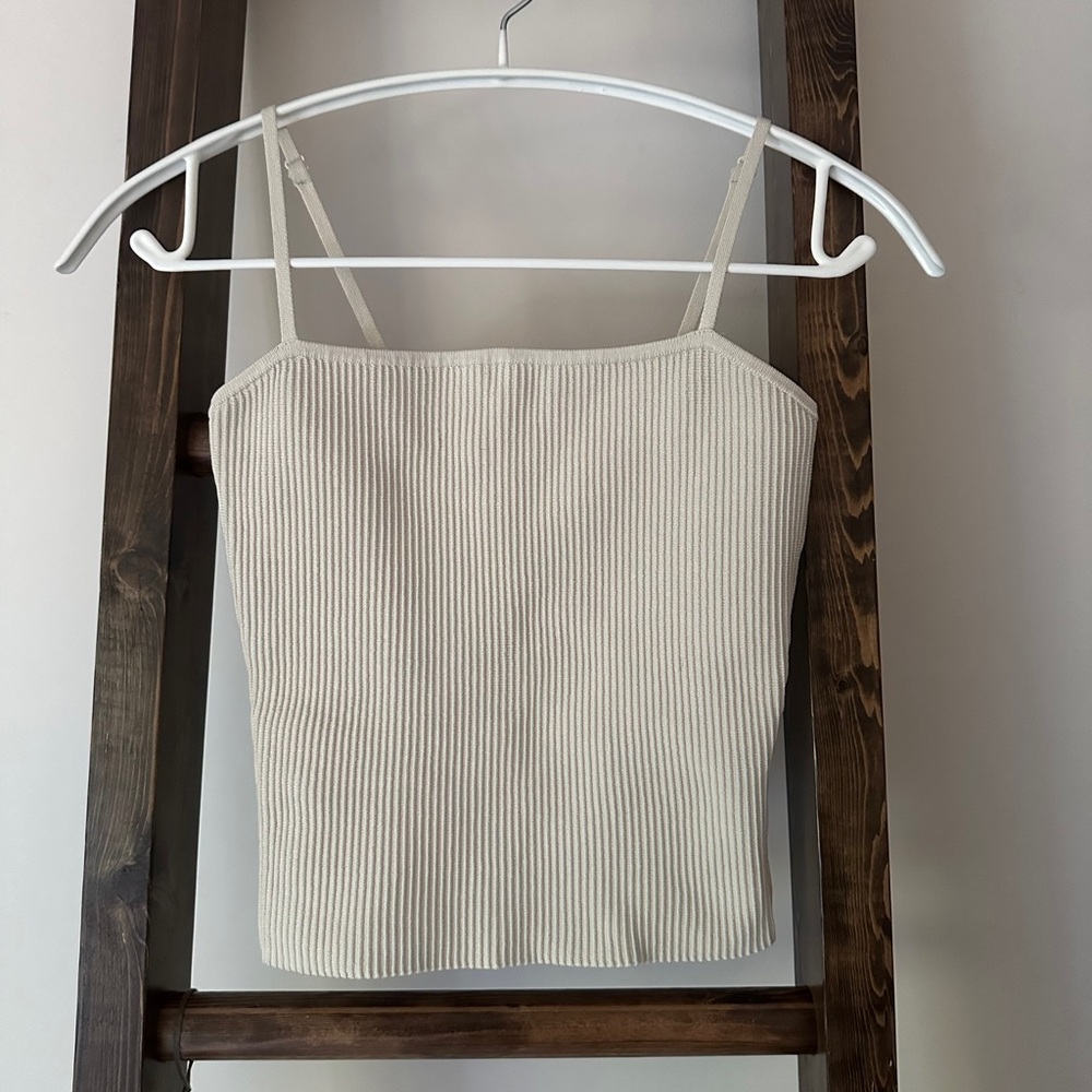 Aritzia Babaton Sculpt Tank Cream Color Size xs